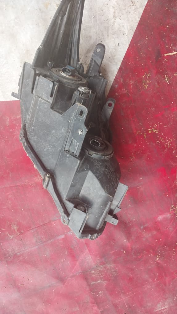 Headlight Assembly (Left)