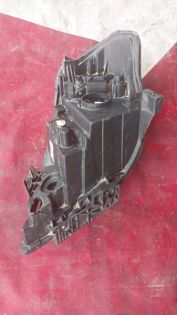 Headlight Assembly (Right)